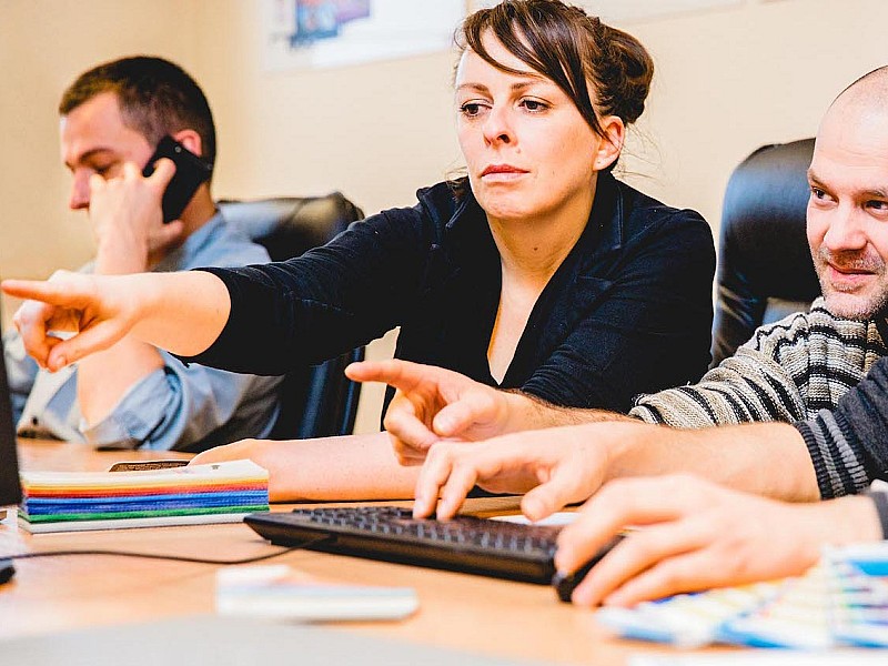 Gemeinsam an der Gestaltung arbeiten